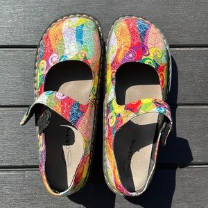 LAST CHANCE Savvy colorful Mary Janes 9.5